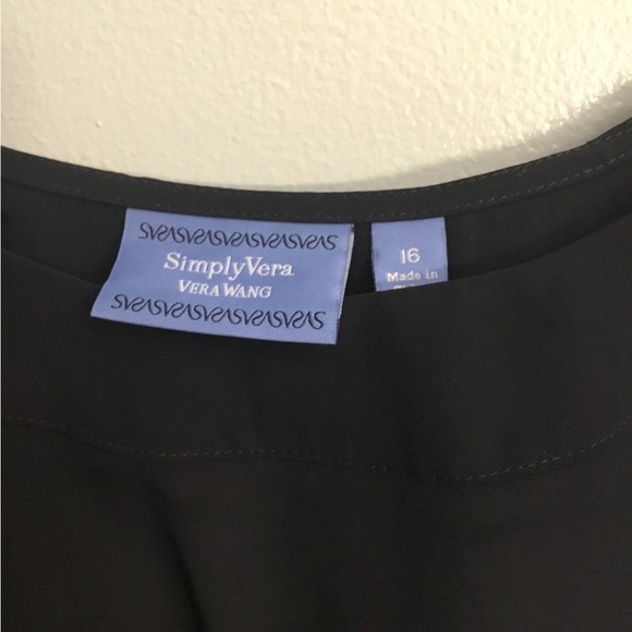 SIMPLY VERA TOP - Picture 16 of 16